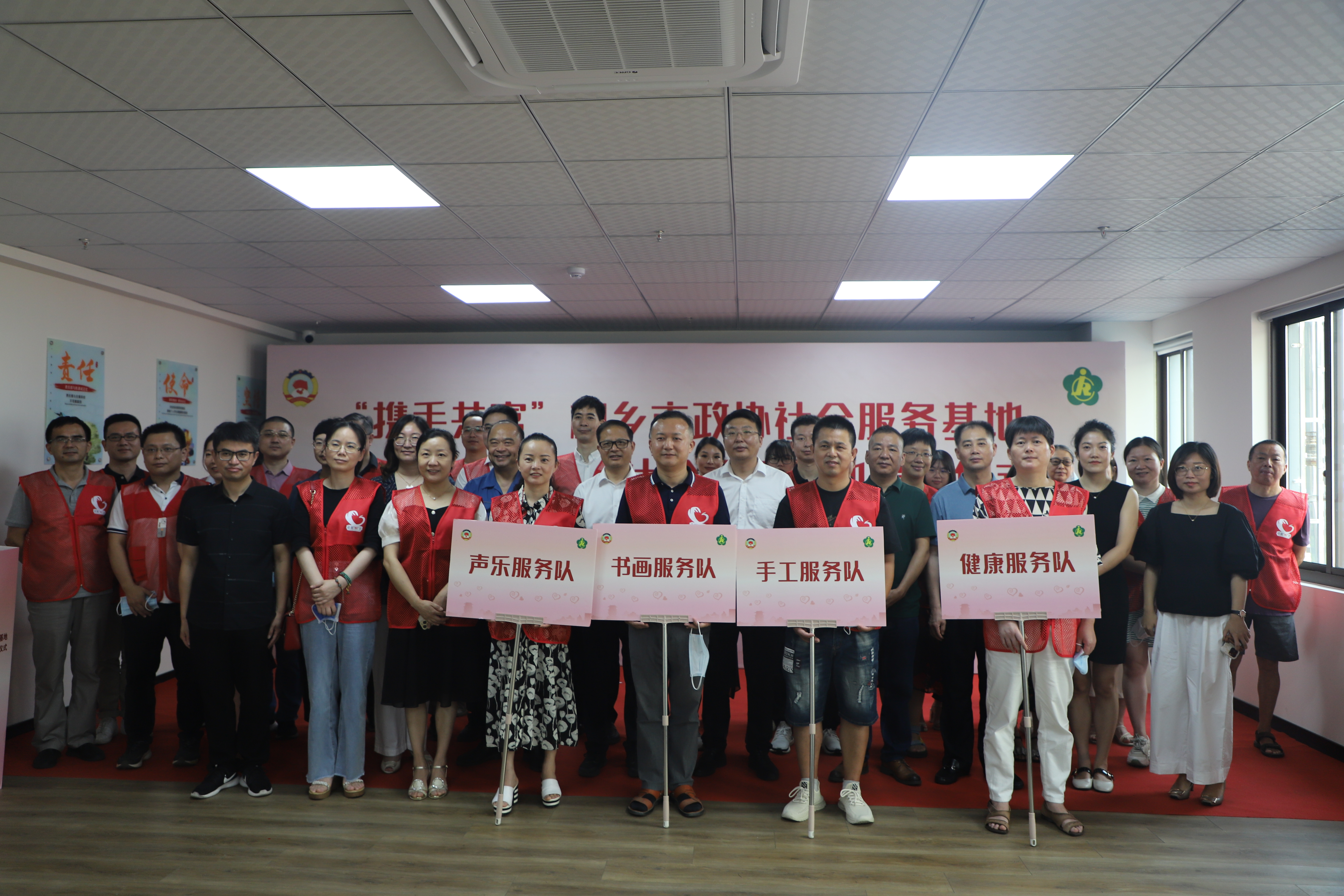 �԰�֮�� ��Я�ֹ�����ͩ������Э���Ч�ͻ����ߡ�����ũ�������Ч�ͻ��ؽ���